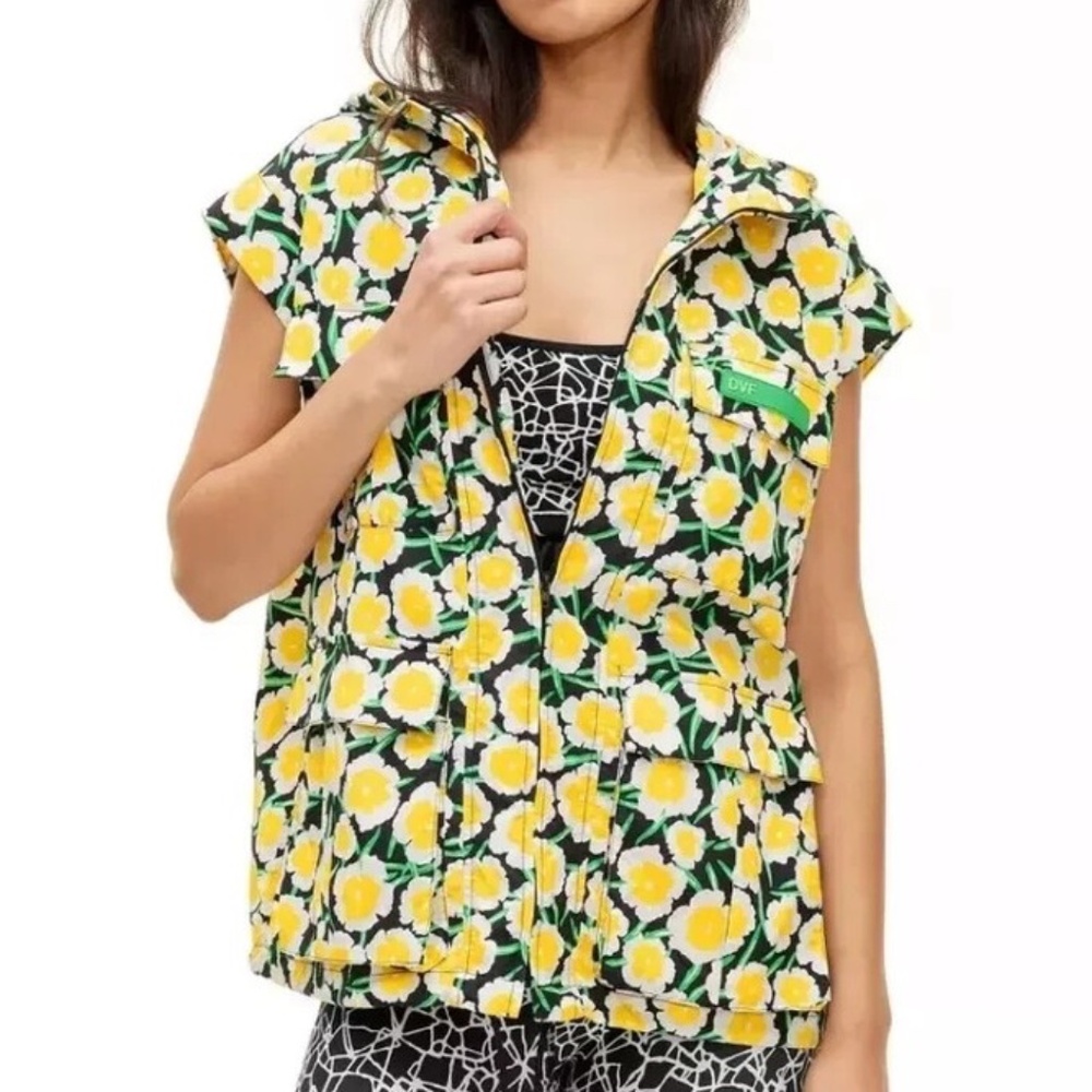 Diane Furstenberg DVF Nylon Packable Yellow Short Sleeve Hooded Vest